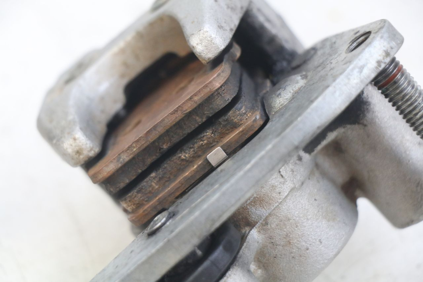 photo de ÉTRIER DE FREIN AVANT HONDA CR 80 (2001 - 2003) - Gros plan technique