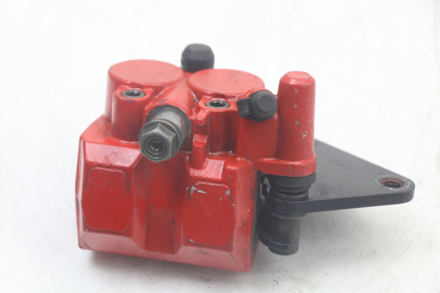 photo de ÉTRIER DE FREIN AVANT SYM CROX 4T 50 (2016 - 2023) - Autre angle de vue