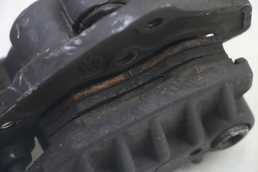 photo de ETRIER FREIN AVANT PEUGEOT ELYSEO 125 (1999 - 2004) - Points de fixation