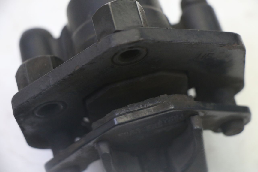 photo de ÉTRIER DE FREIN AVANT PEUGEOT ELYSTAR 50 (2002 - 2014) - Points de fixation