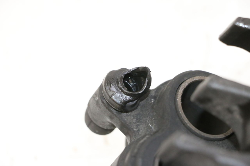 photo de ÉTRIER DE FREIN AVANT HONDA FES S-WING SWING ABS 125 (2007 - 2015) - Zoom état d’usage