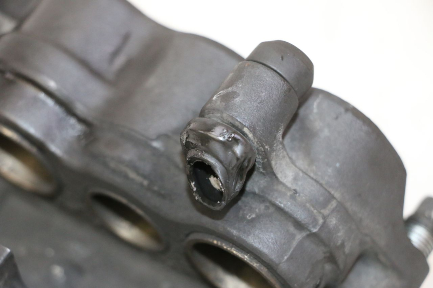 photo de ÉTRIER DE FREIN AVANT HONDA FES S-WING SWING ABS 125 (2007 - 2015) - Autre angle de vue