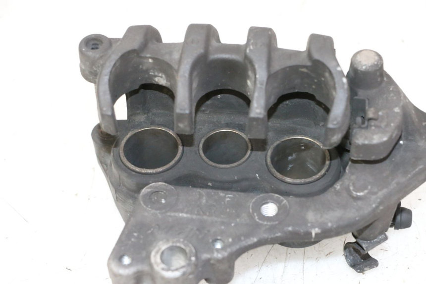 photo de ÉTRIER DE FREIN AVANT HONDA FES S-WING SWING ABS 125 (2007 - 2015) - Vue d’ensemble