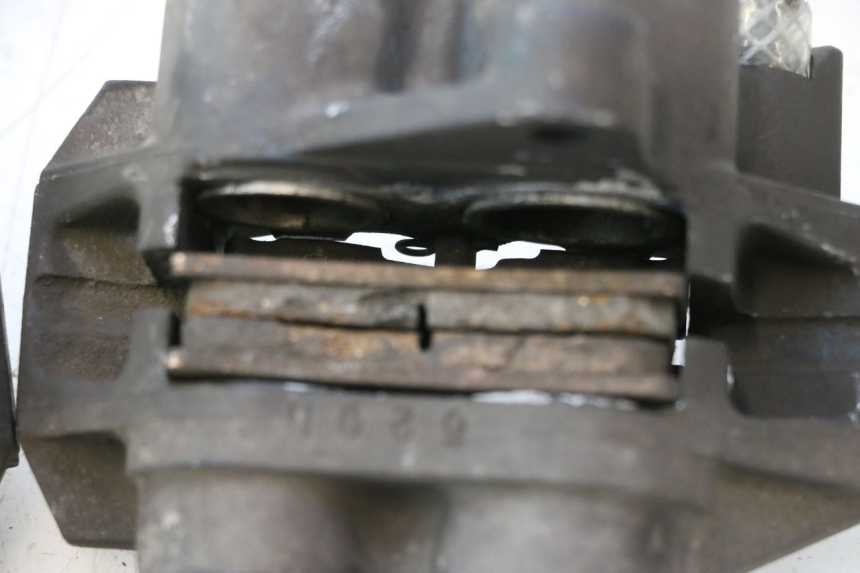 photo de ETRIER FREIN AVANT YAMAHA FJR 1300 (2001 - 2005) - Autre angle de vue