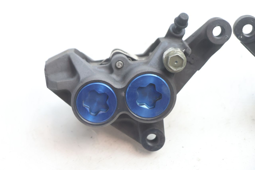 photo de ETRIER FREIN AVANT YAMAHA FJR 1300 (2001 - 2005) - Détail de la pièce