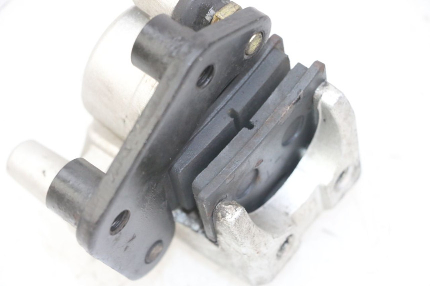 photo de ETRIER FREIN AVANT VENESI FLY RETRO 4T 50 (2020 - 2025) - Gros plan technique