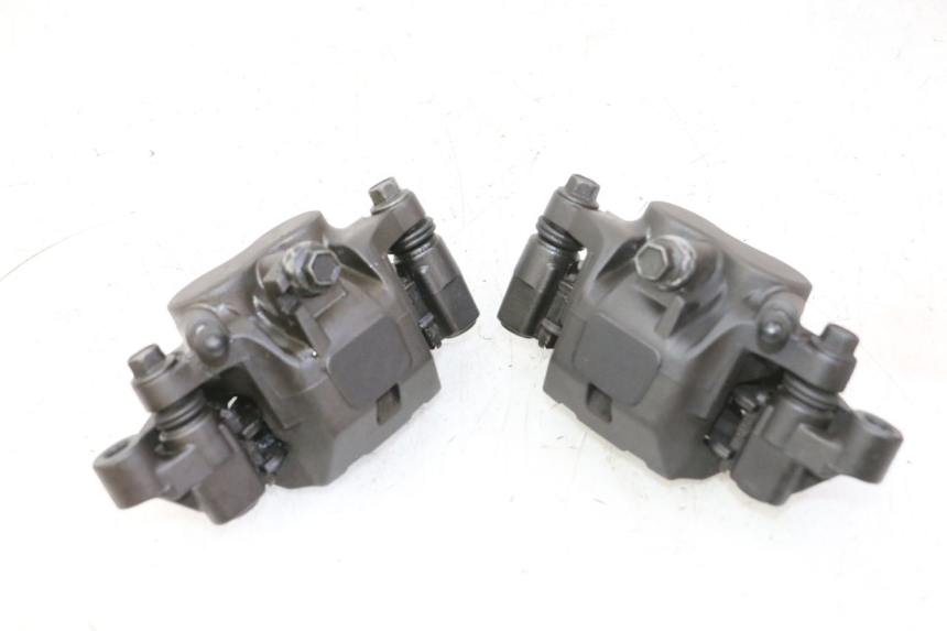 photo de ETRIER FREIN AVANT YAMAHA FZ6 N FAZER 600 (2004 - 2006) - Points de fixation