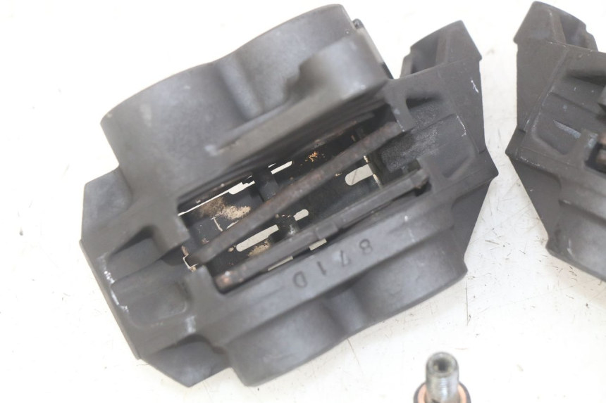 photo de ÉTRIER DE FREIN AVANT YAMAHA FZS FAZER 600 (1998 - 2001) - Détail de la pièce