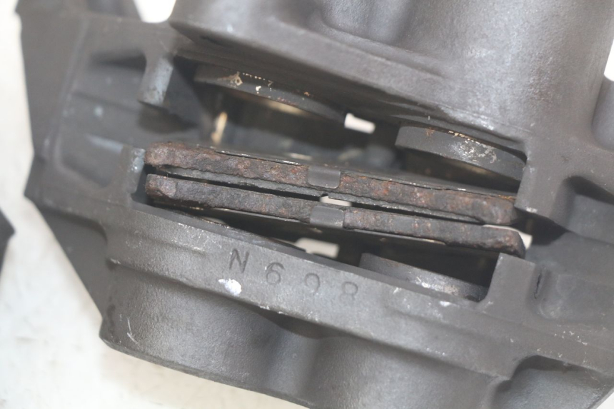 photo de ÉTRIER DE FREIN AVANT YAMAHA FZS FAZER 600 (1998 - 2001) - Zoom état d’usage