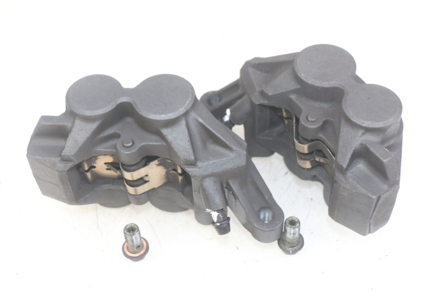 photo de ÉTRIER DE FREIN AVANT YAMAHA FZS FAZER 600 (1998 - 2001) - Gros plan technique