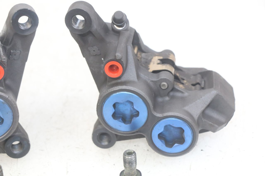 photo de ÉTRIER DE FREIN AVANT YAMAHA FZS FAZER 600 (1998 - 2001) - Pièce contrôlée