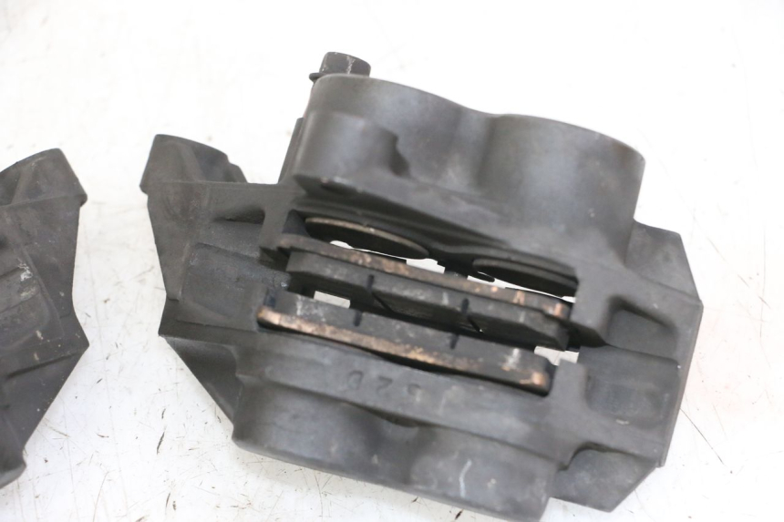 photo de ÉTRIER DE FREIN AVANT YAMAHA FZS FAZER 600 (2001 - 2003) - Autre angle de vue