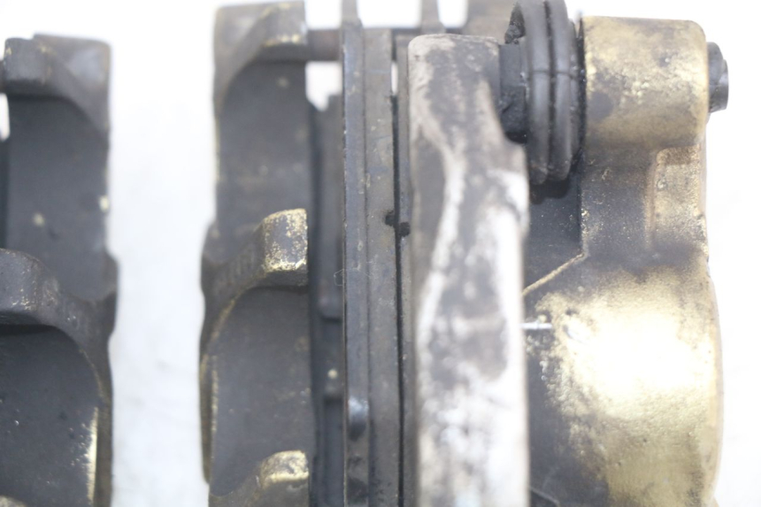 photo de ÉTRIER DE FREIN AVANT GILERA GP 800 (2007 - 2013) - Gros plan technique