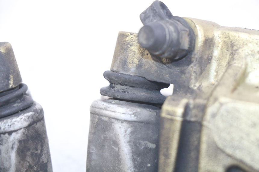 photo de ÉTRIER DE FREIN AVANT GILERA GP 800 (2007 - 2013) - Points de fixation