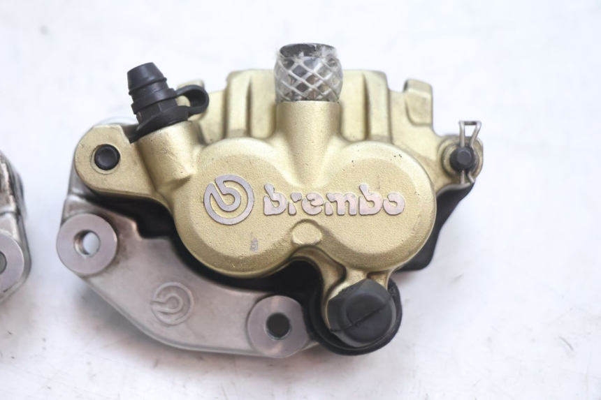 photo de ÉTRIER DE FREIN AVANT GILERA GP 800 (2007 - 2013) - Autre angle de vue