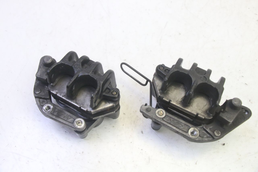 photo de ETRIER FREIN AVANT SUZUKI GSF N BANDIT 600 (1996 - 1999) - Gros plan technique