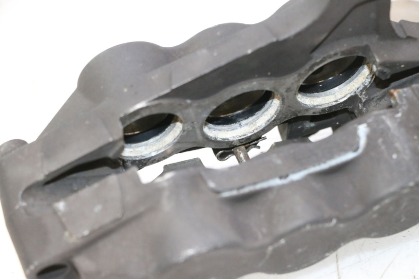 photo de ETRIER FREIN AVANT SUZUKI GSF N BANDIT 1200 (2001 - 2005) - Points de fixation