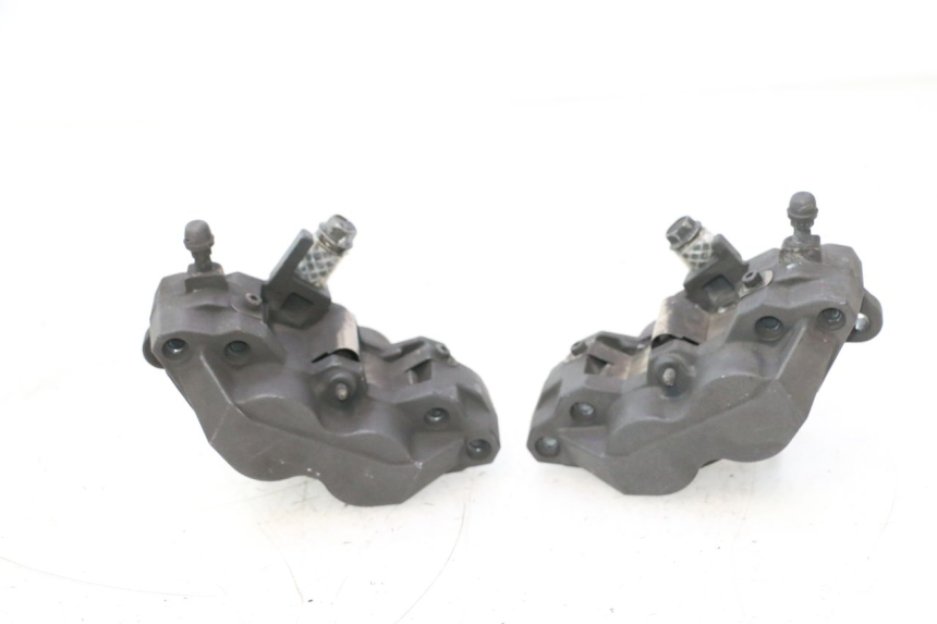 photo de ETRIER FREIN AVANT SUZUKI GSR 600 (2005 - 2012) - Points de fixation