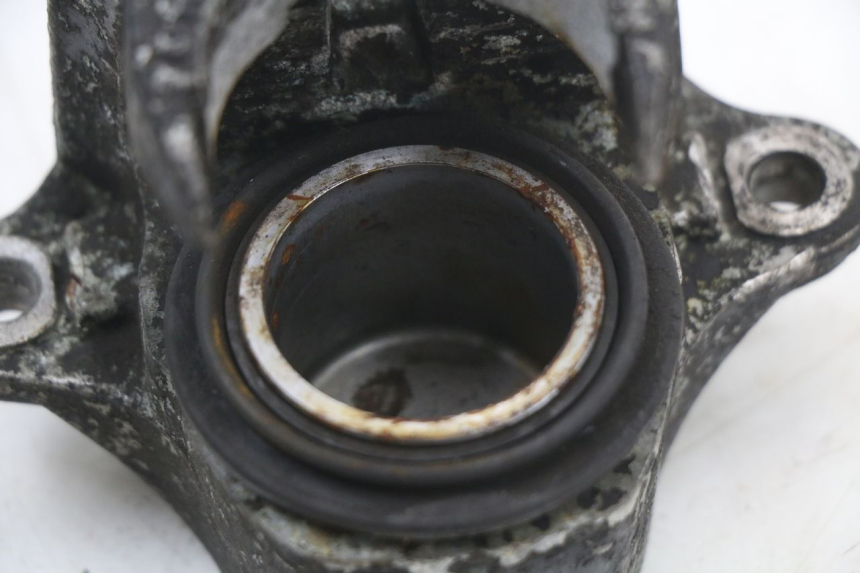 photo de ETRIER FREIN AVANT SUZUKI GSX E 250 (1982 - 1983) - Points de fixation