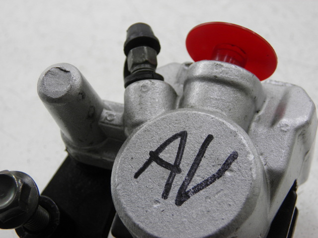 photo de ETRIER FREIN AVANT JM MOTOR JULIA 50 (2010 - 2014) - Gros plan technique