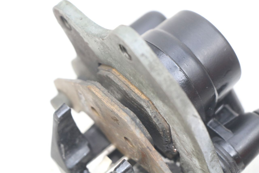 photo de ÉTRIER DE FREIN AVANT PEUGEOT KISBEE 4T 50 (2010 - 2017) - Gros plan technique