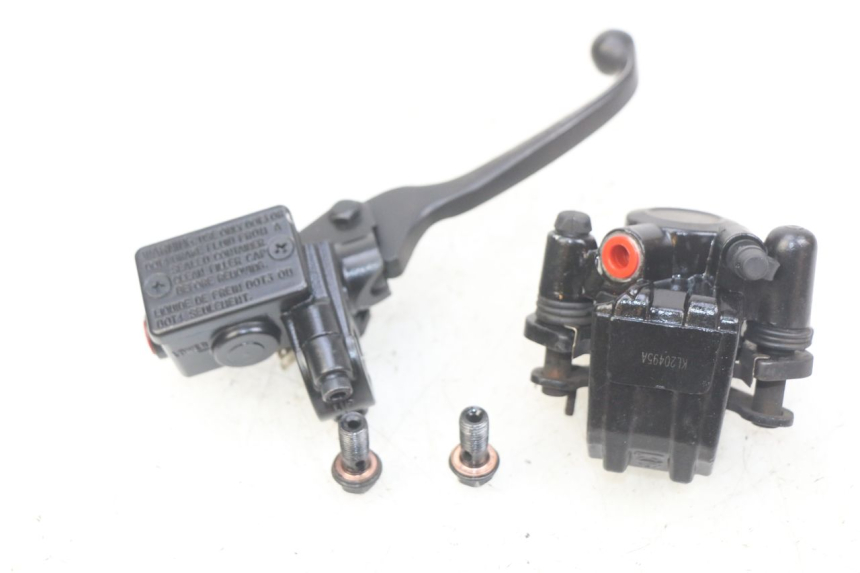 photo de ÉTRIER DE FREIN AVANT PEUGEOT KISBEE 4T 50 (2018 - 2022) - Gros plan technique