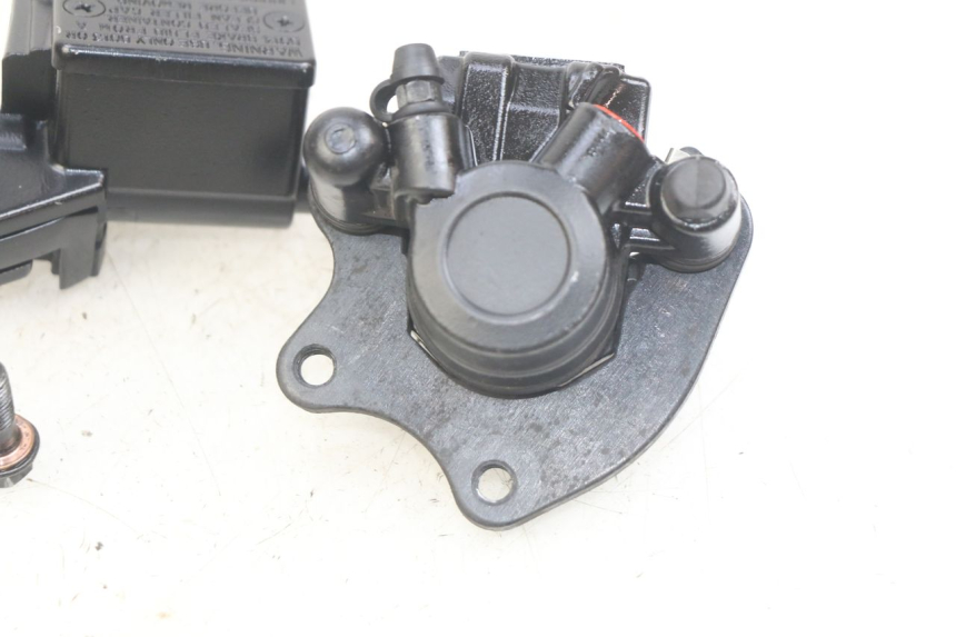 photo de ÉTRIER DE FREIN AVANT PEUGEOT KISBEE 4T 50 (2018 - 2022) - Points de fixation