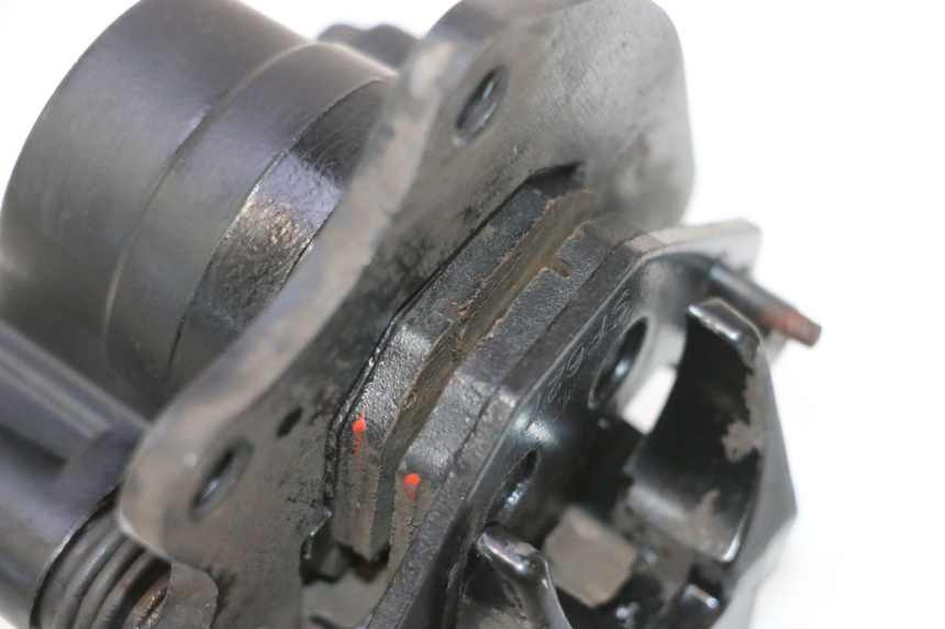 photo de ETRIER FREIN AVANT PEUGEOT KISBEE 4T 50 (2023 - 2026) - Gros plan technique