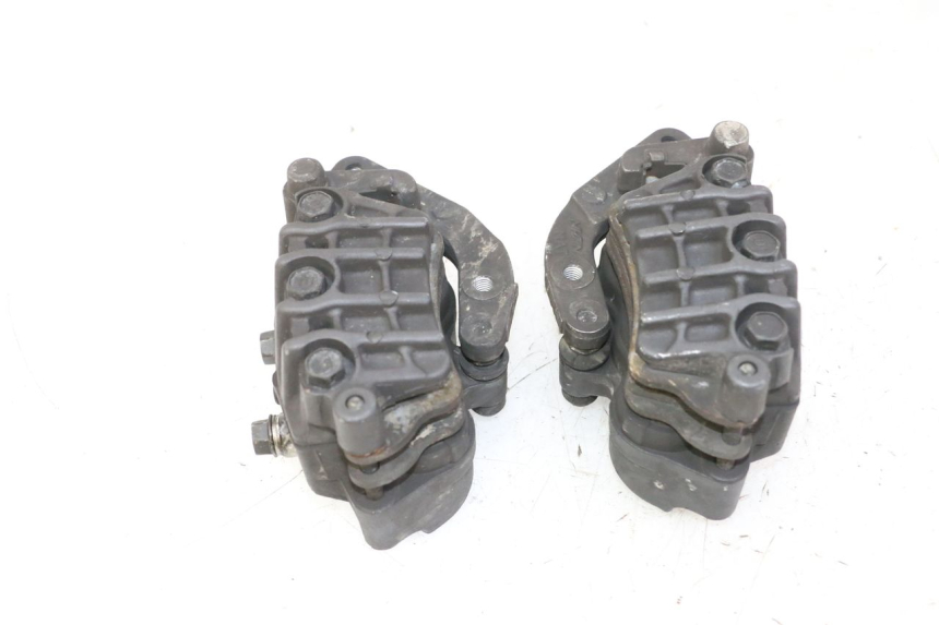 photo de ETRIER FREIN AVANT HONDA NTV DEAUVILLE 650 (2001 - 2006) - Gros plan technique