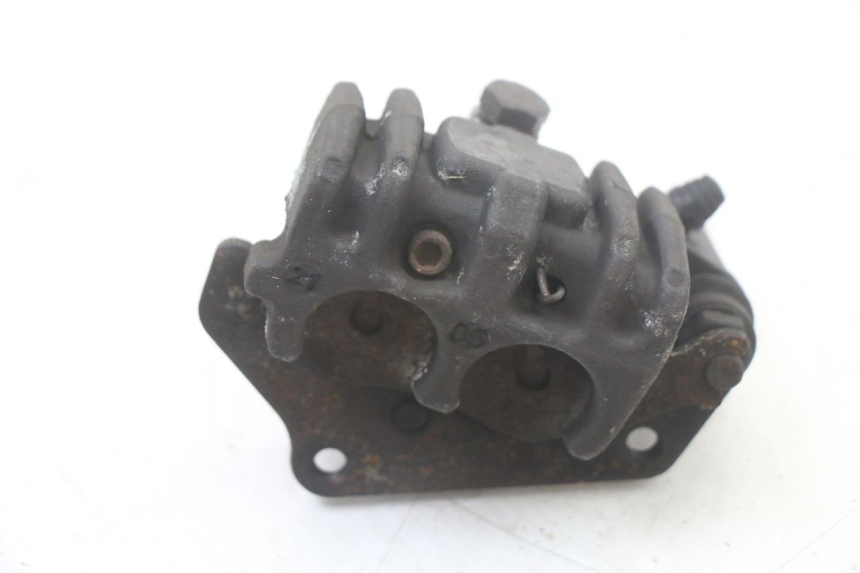 photo de ÉTRIER DE FREIN AVANT PEUGEOT SATELIS COMPRESSOR K15 125 (2006 - 2009) - Gros plan technique