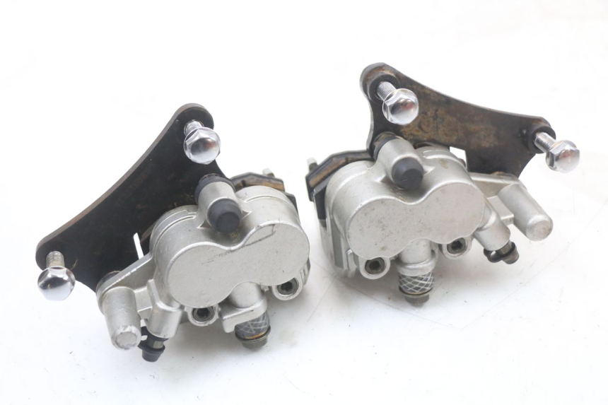 photo de ETRIER FREIN AVANT REGAL RAPTOR RAXTER 2 125 (2007 - 2015) - Points de fixation