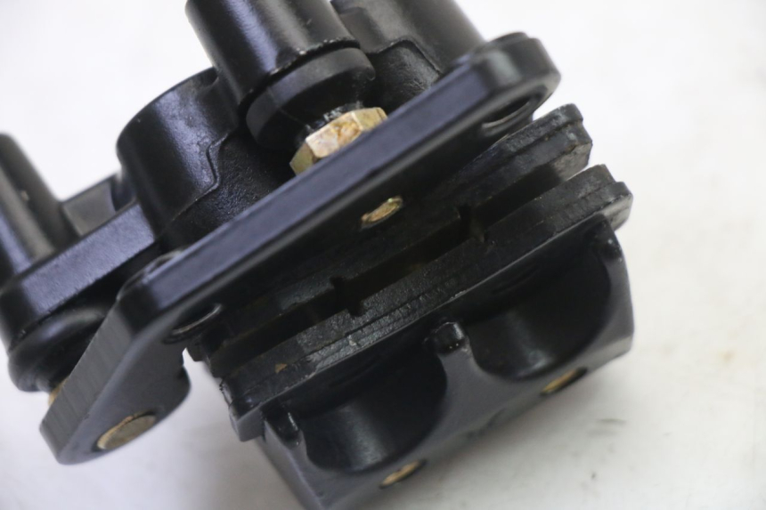 photo de ÉTRIER DE FREIN AVANT APOLLO RFZ 125 - Points de fixation