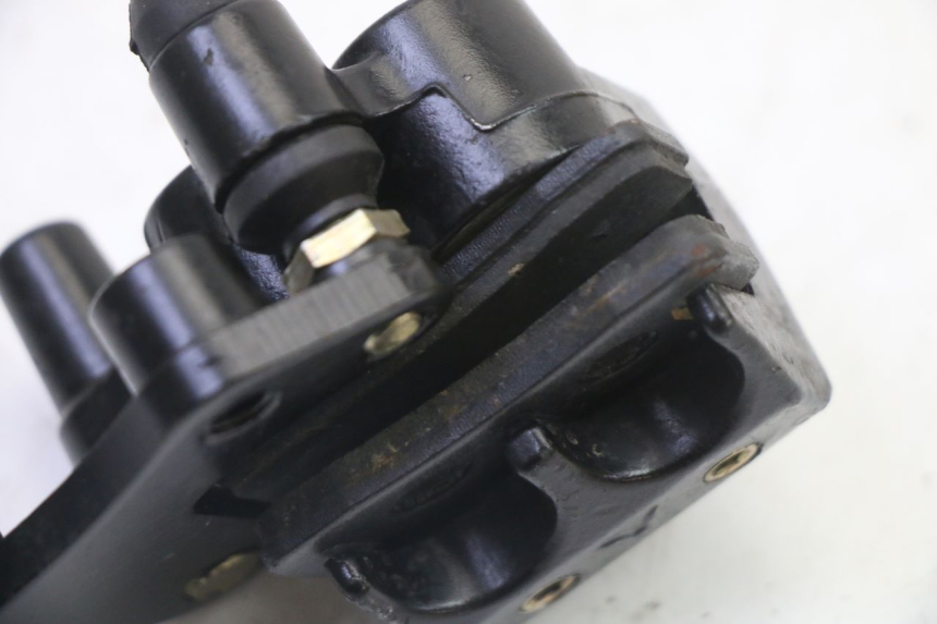 photo de ÉTRIER DE FREIN AVANT APOLLO RFZ 125 - Points de fixation