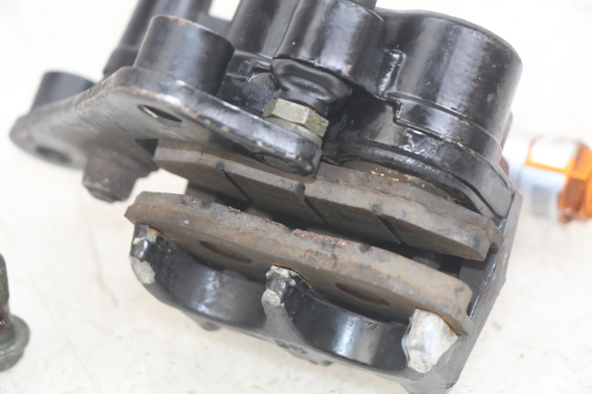 photo de ÉTRIER DE FREIN AVANT YAMASAKI ROADSTER 50 (2013 - 2018) - Zoom état d’usage