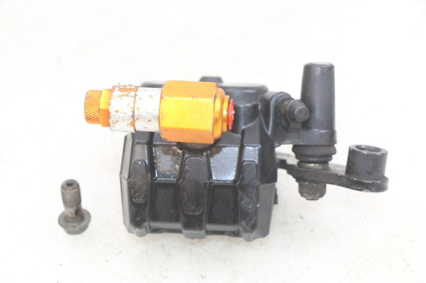 photo de ÉTRIER DE FREIN AVANT YAMASAKI ROADSTER 50 (2013 - 2018) - Gros plan technique