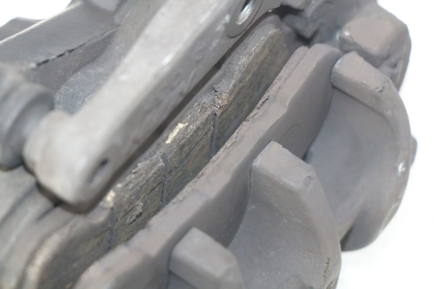 photo de ÉTRIER DE FREIN AVANT SUZUKI SIXTEEN 125 (2008 - 2010) - Autre angle de vue