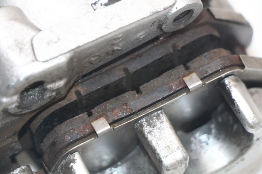 photo de ETRIER FREIN AVANT HARLEY DAVIDSON SPORTSTER XL CUSTOM 883 (1999 - 2006) - Points de fixation