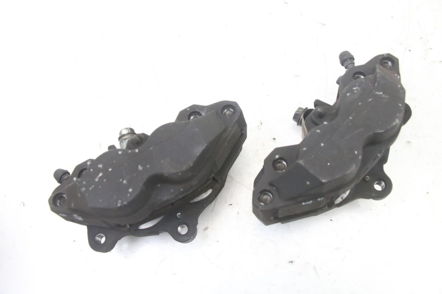 photo de ETRIER FREIN AVANT SUZUKI GSX F GSXF 650 (2007 - 2015) - Points de fixation