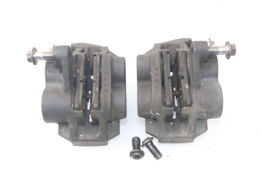 photo de ÉTRIER DE FREIN AVANT YAMAHA TDM ABS 900 (2002 - 2014) - Autre angle de vue