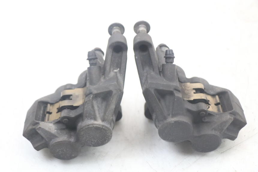 photo de ÉTRIER DE FREIN AVANT YAMAHA TDM ABS 900 (2002 - 2014) - Gros plan technique