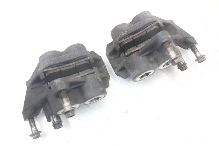 photo de ÉTRIER DE FREIN AVANT YAMAHA TDM ABS 900 (2002 - 2014) - Points de fixation