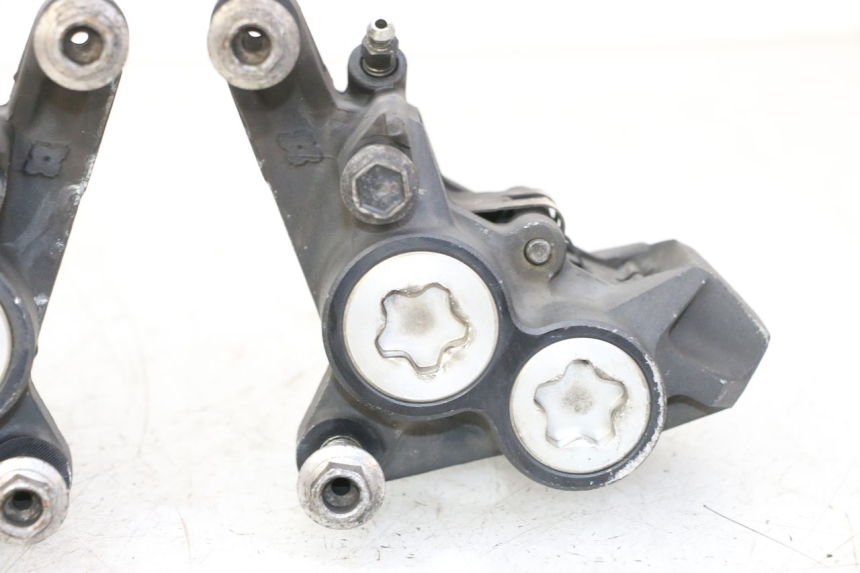 photo de ÉTRIER DE FREIN AVANT YAMAHA TDM ABS 900 (2002 - 2014) - Détails caractéristiques