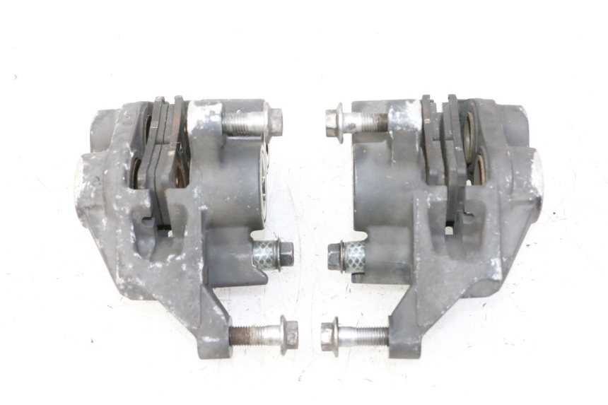 photo de ÉTRIER DE FREIN AVANT YAMAHA TDM ABS 900 (2002 - 2014) - Points de fixation