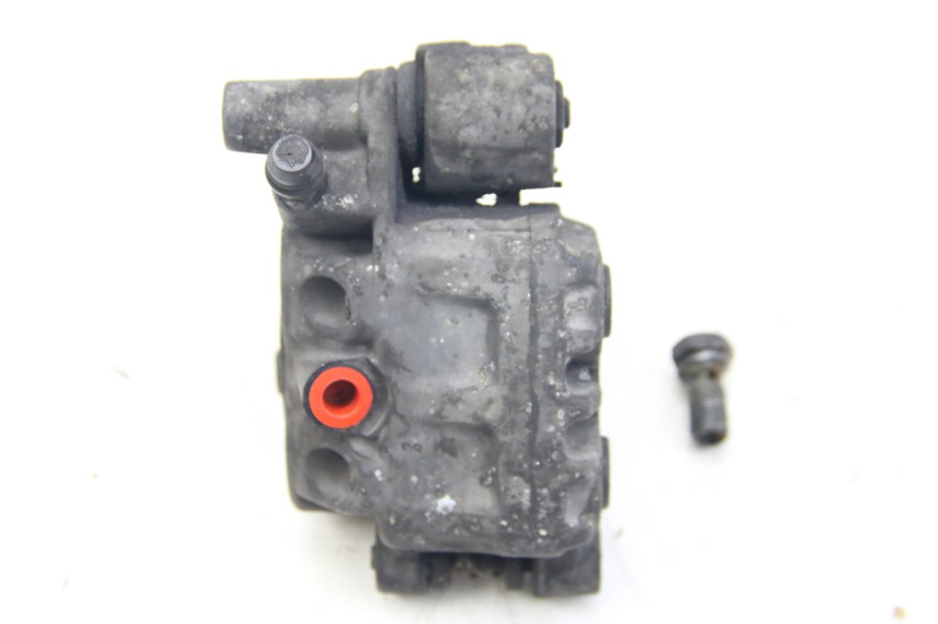 photo de ÉTRIER DE FREIN AVANT SUZUKI UH BURGMAN 125 (2002 - 2006) - Gros plan technique