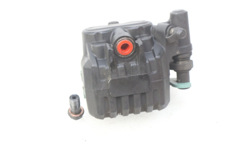 photo de ÉTRIER DE FREIN AVANT PIAGGIO VESPA GTS IGET ABS 125 (2017 - 2023) - Gros plan technique