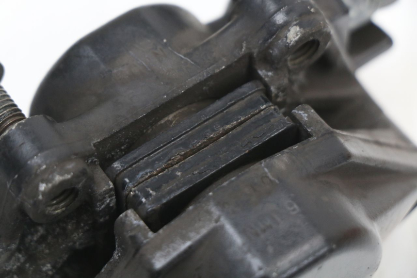 photo de ÉTRIER DE FREIN AVANT PIAGGIO VESPA S 2T 50 (2007 - 2014) - Gros plan technique