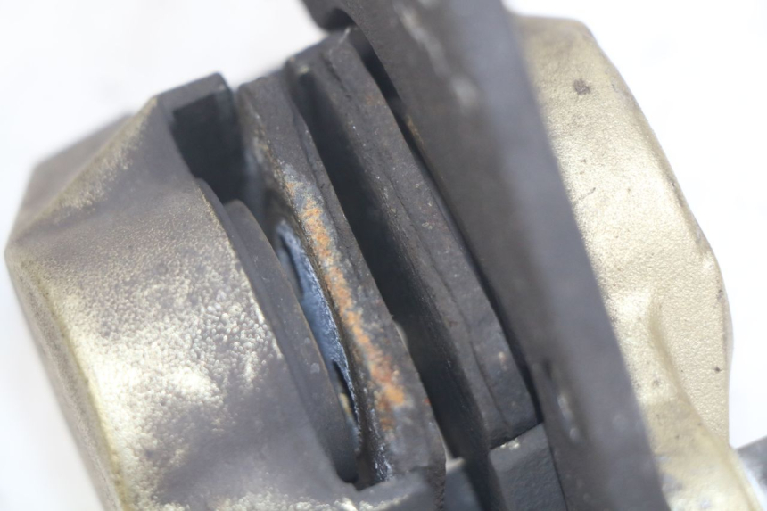 photo de ÉTRIER DE FREIN AVANT PIAGGIO X9 EVOLUTION 125 (2003 - 2007) - Zoom état d’usage