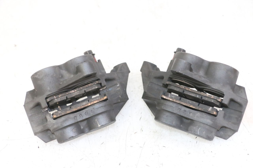 photo de ÉTRIER DE FREIN AVANT YAMAHA FZS FAZER 600 (2001 - 2003) - Gros plan technique