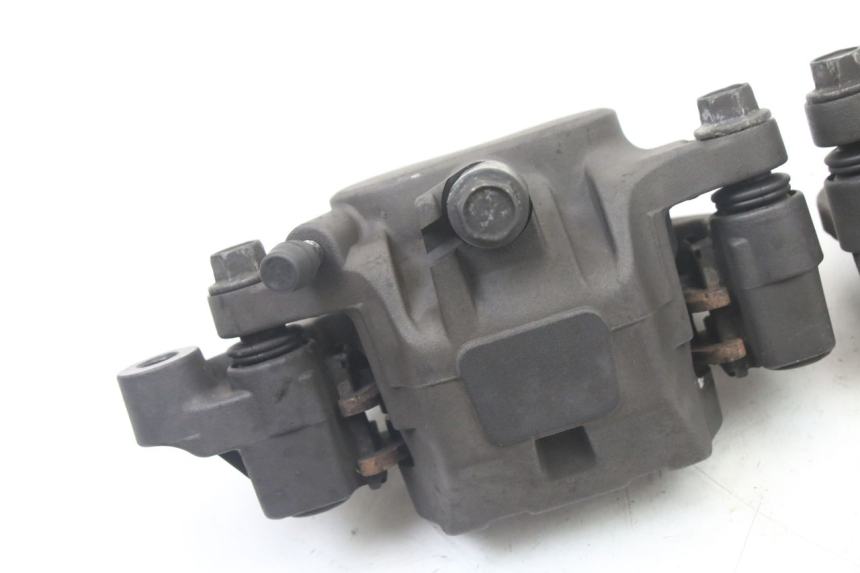 photo de ETRIER FREIN AVANT YAMAHA XJ6 600 (2008 - 2016) - Gros plan technique