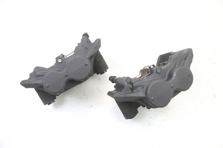 photo de ETRIER FREIN AVANT YAMAHA YP T-MAX TMAX 530 (2017 - 2020) - Gros plan technique